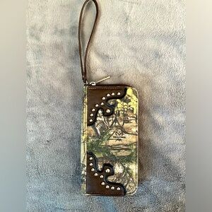 Realtree Wrislet Ladies Wallet Camo